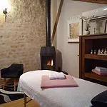 Le Vieux Chateau ベッド・アンド・ブレックファスト 3*
