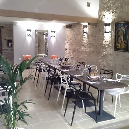 Le Vieux Chateau Couette-café 3*