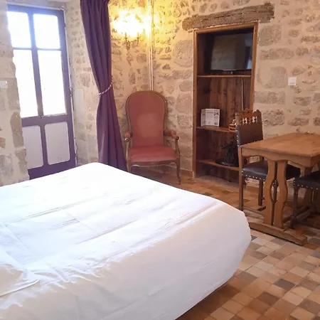 Le Vieux Chateau Couette-café 3*