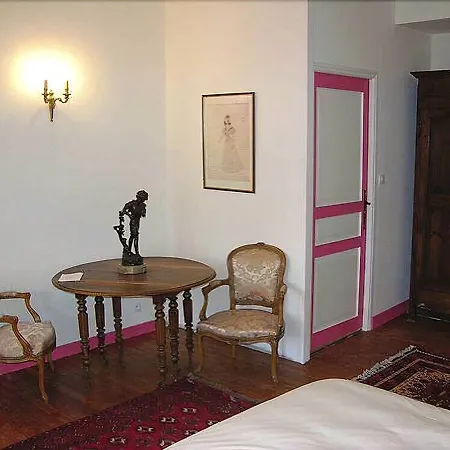 Le Vieux Chateau 3*